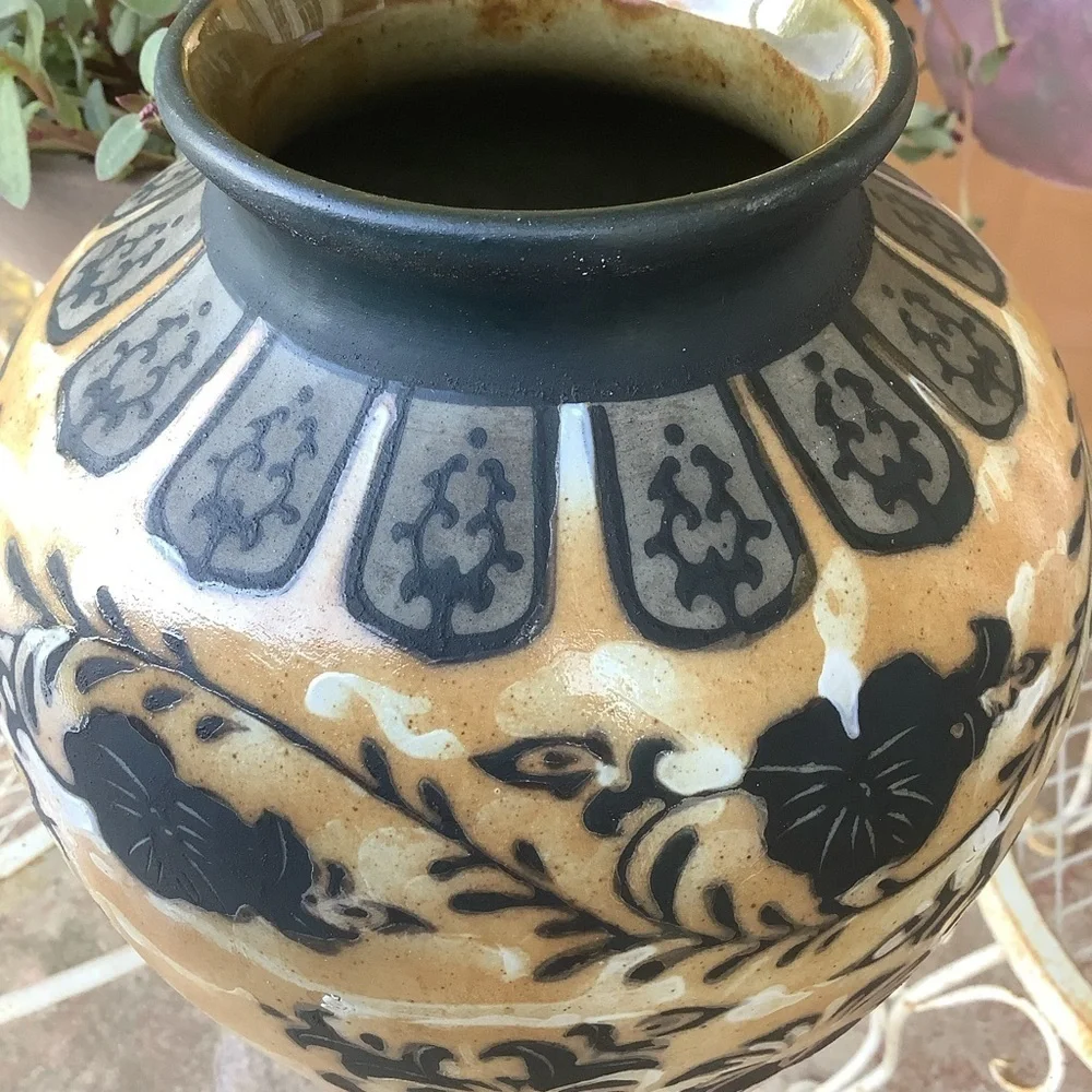 Vintage Black Tan Chinese Hand Painted Chinoiserie Grandmillenial Vase